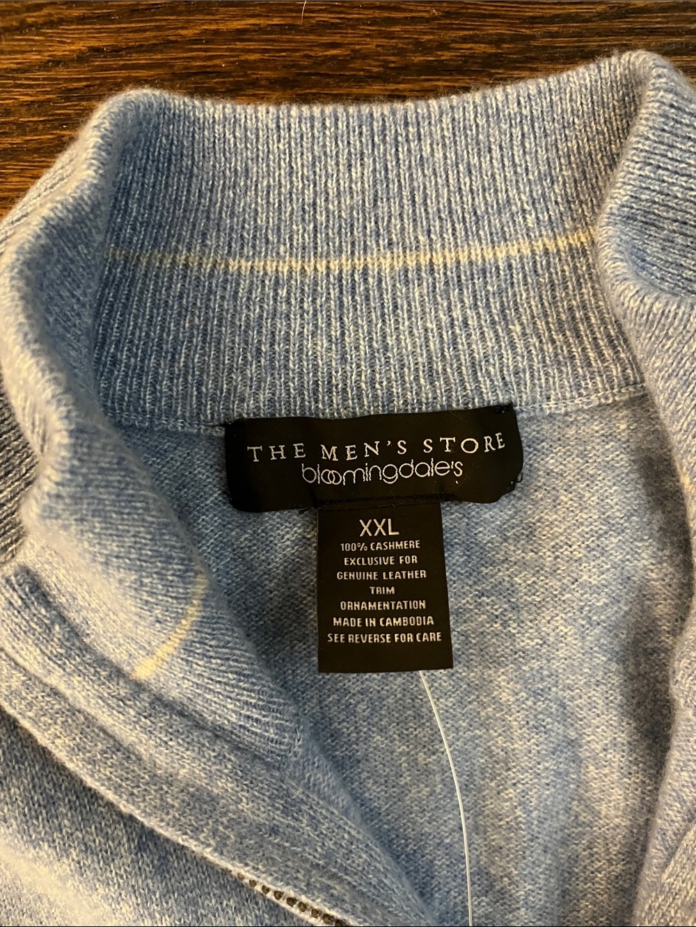 ANY OFFER Cashmere Bloomingdale's Light Blue and Black Men's Zip-Up Sweaters - Picture 4 of 9